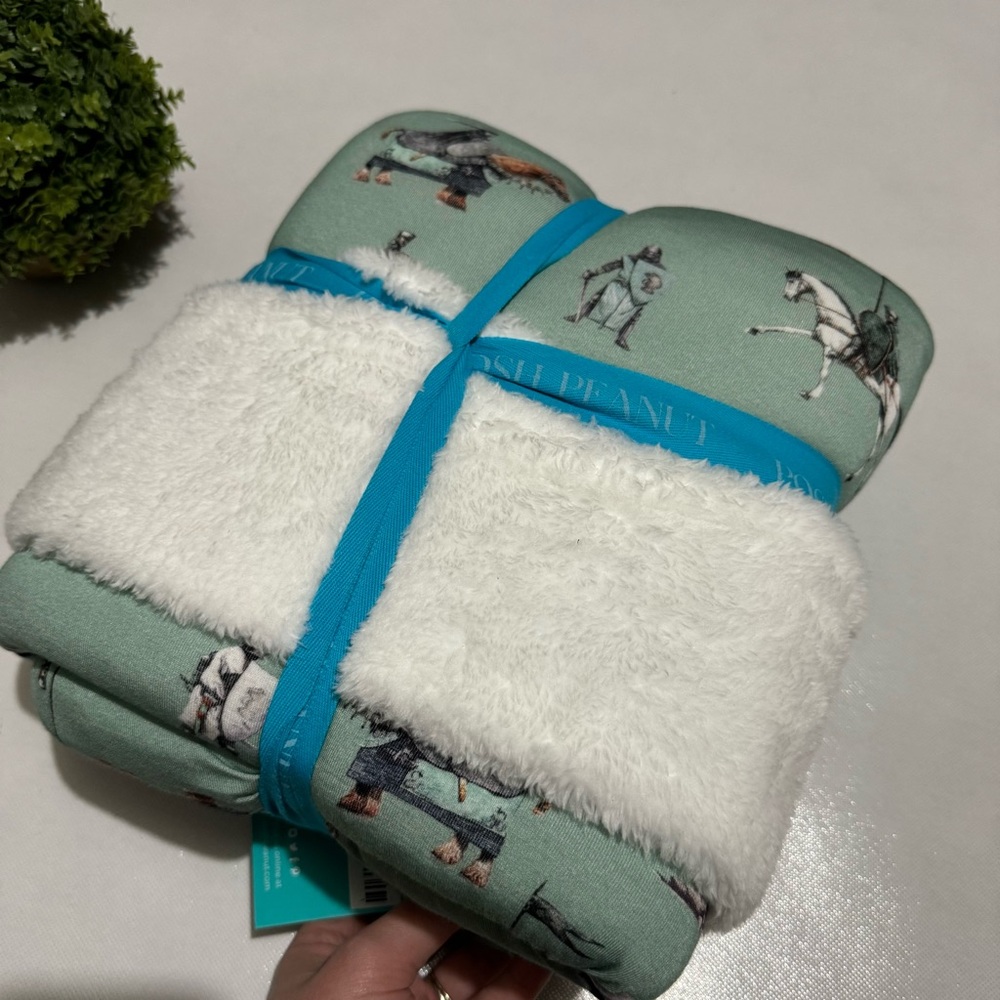 Posh Peanut NWT Limited Edition Wallace Patio Knight Print Plush Papiok Blanket - Picture 6 of 6